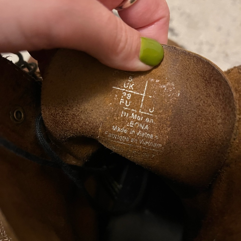 Dr. Martens Leona in Brown - Picture 6 of 6